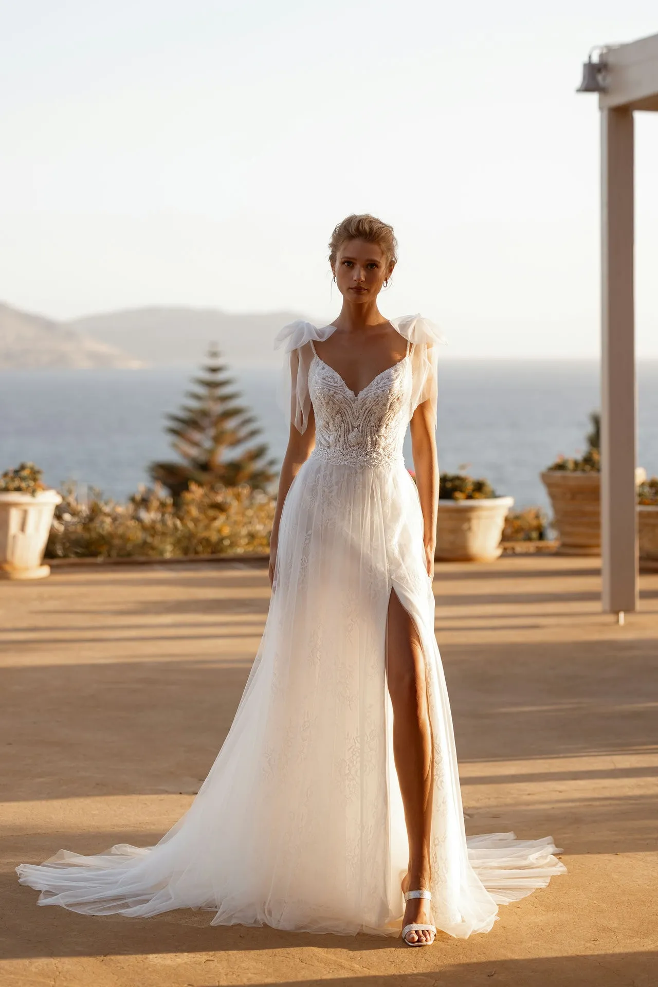 Brautkleid Vintage/Boho: Boho Glam A Linie Ivory Slit Beaded Lace Lace Underlay Tulle