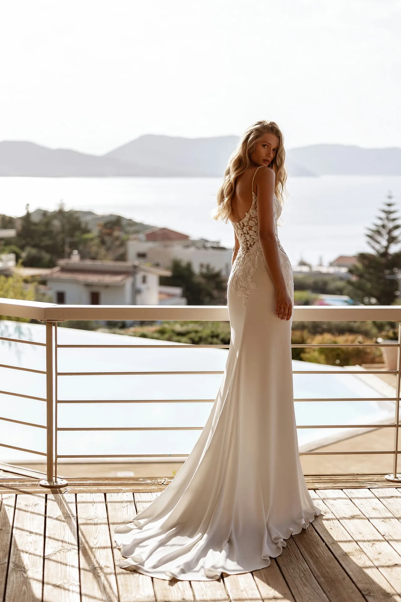 Brautkleid Vintage/Boho: Glam Romantic Flared Full Back View Spaghetti Straps V Neck Beaded Lace Crepe