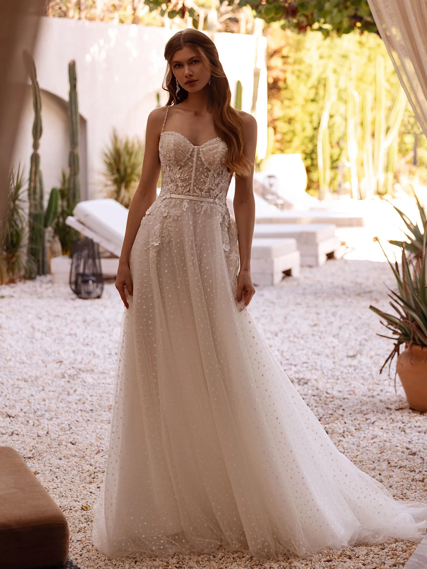 Brautkleid Vintage/Boho: Glam Romantic Ivory Sleeveless Straps Beaded Lace Embroidered Tulle