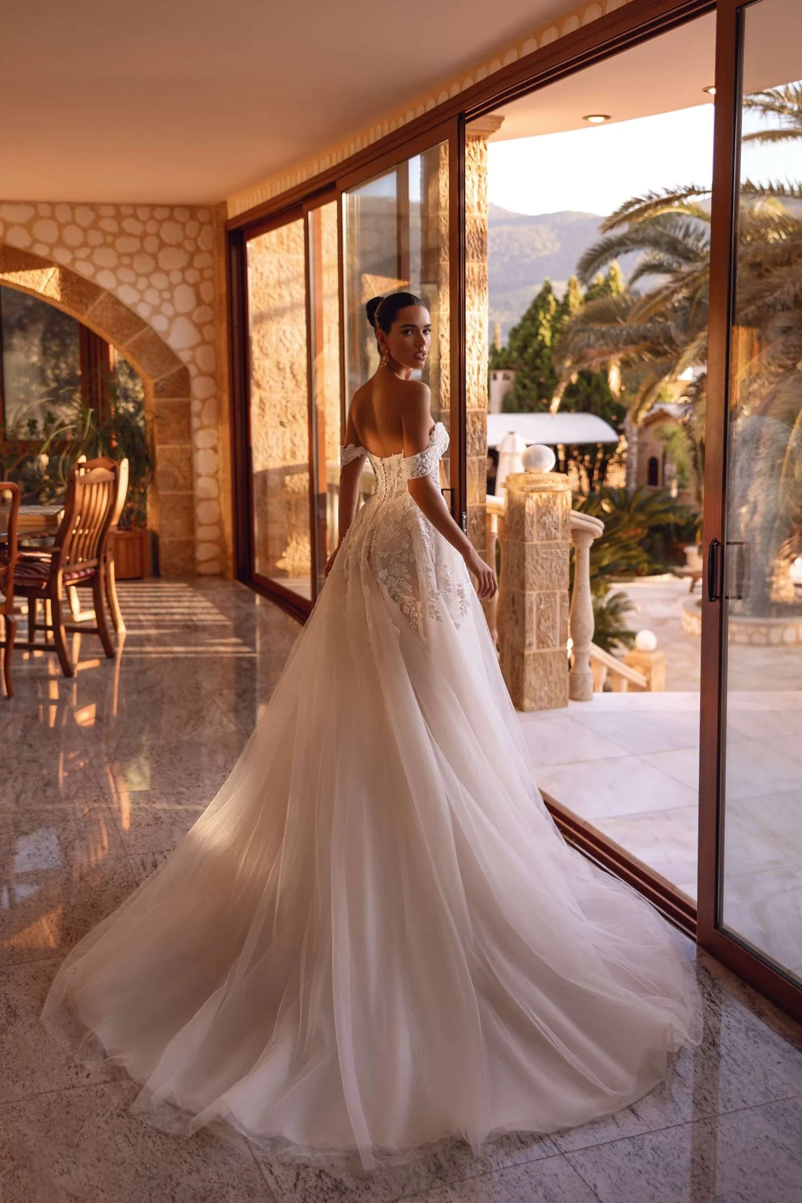 Brautkleid Vintage/Boho: Romantic A Linie Back View Beaded Lace Lace Underlay Tulle