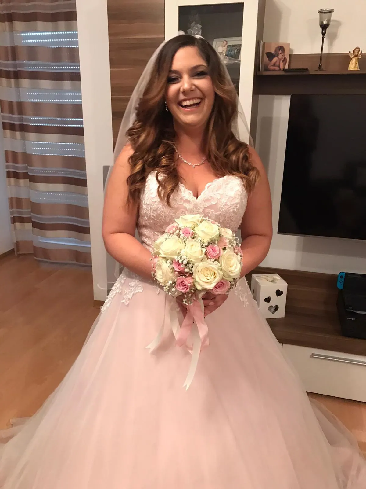 Glückliche Braut: Lisa in Blush pink Prinzessin Light, A Linie OREASPOSA von DEMETRIOS