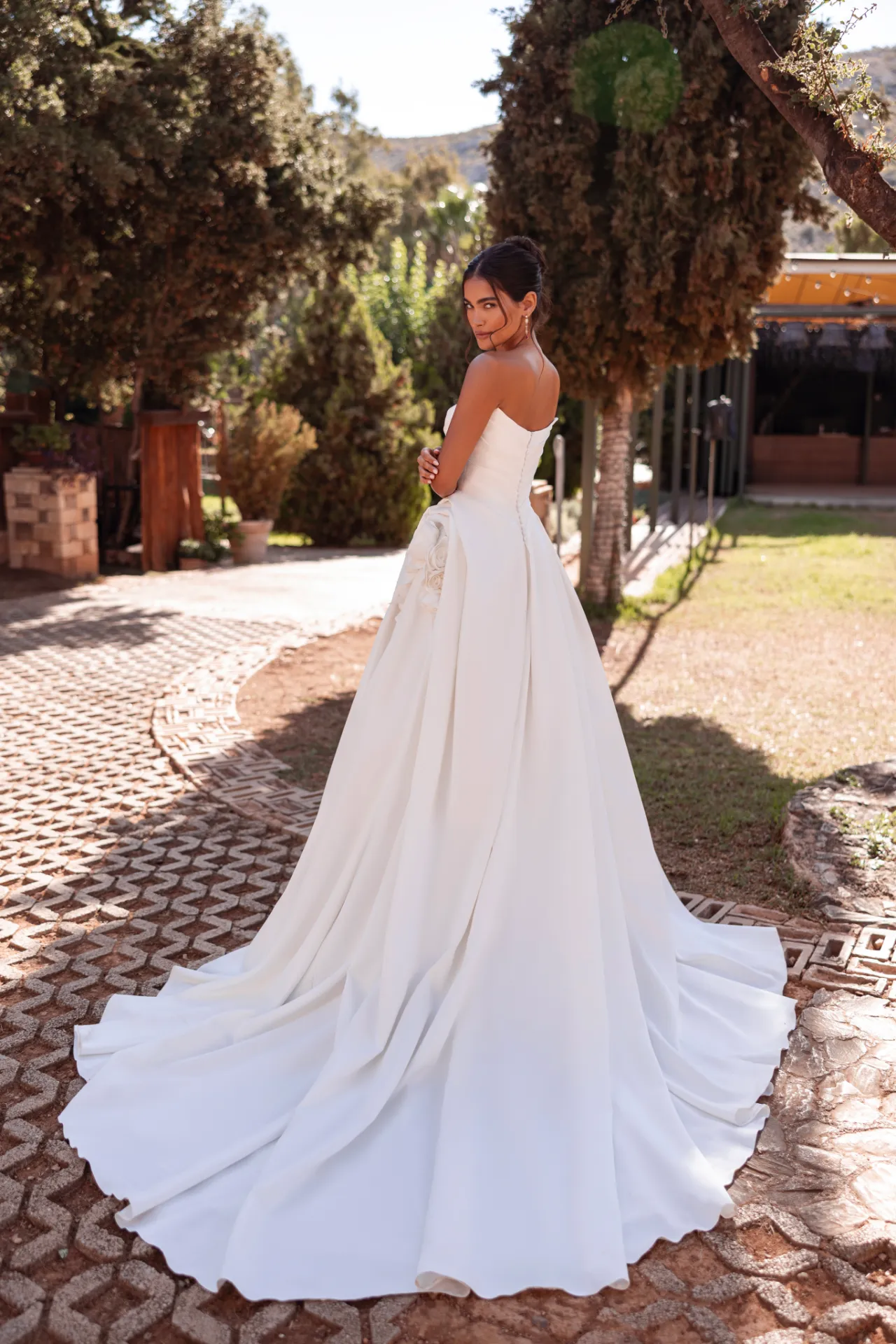 Brautkleid Clean Chic: Classic Romantic A Linie Scoop Strapless Mikado Or Satin Back View