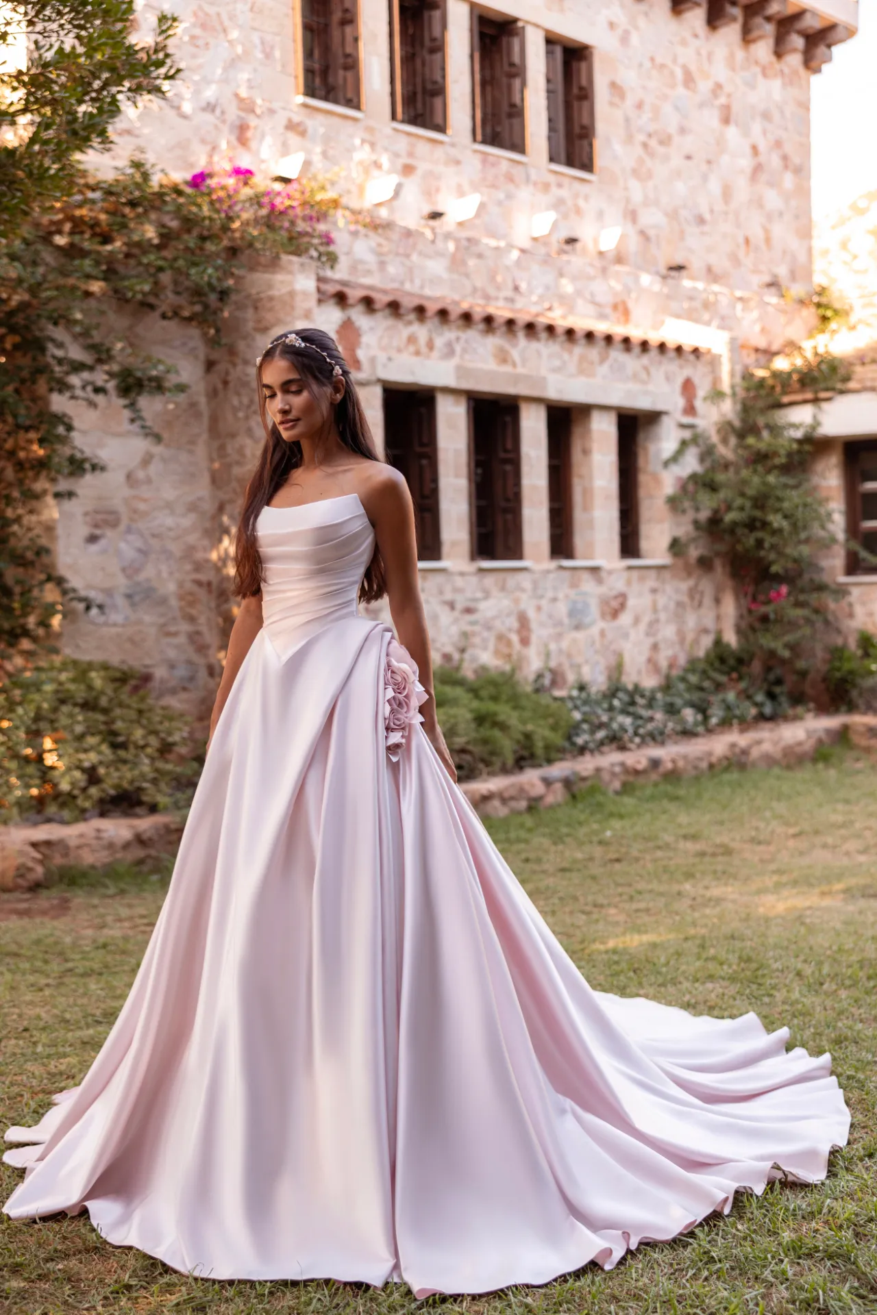 Brautkleid Clean Chic: Classic Romantic Rose Blush Flower Applications Mikado Or Satin