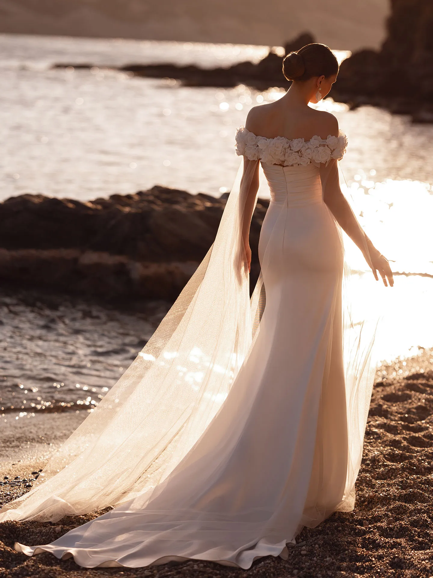 Brautkleid Clean Chic: Classic Simple 2 In 1 Designs Sheath Cape Charmeuse Tulle