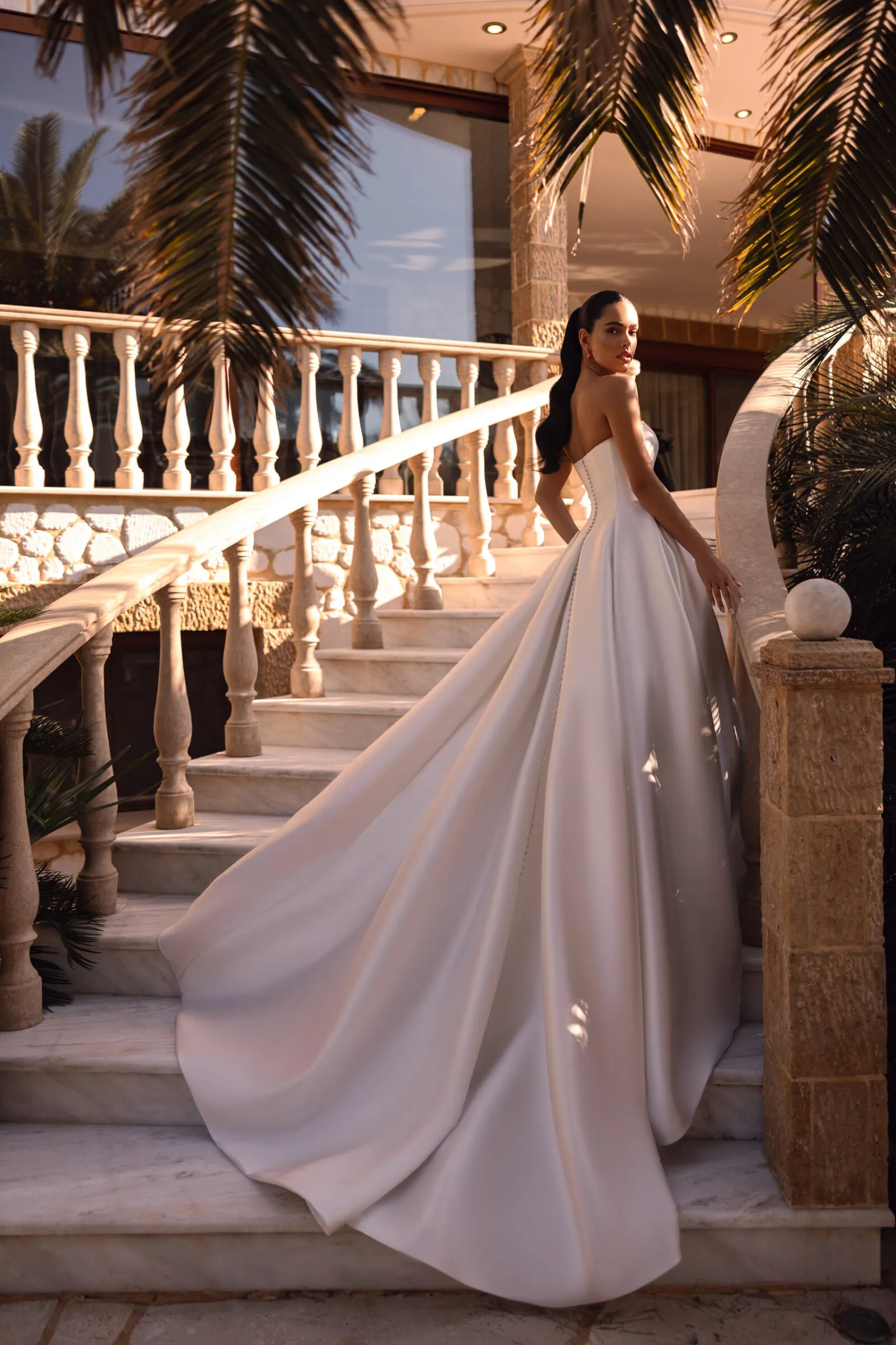 Brautkleid Clean Chic: Classic Simple Ball Gown Ivory Mikado Satin Back View