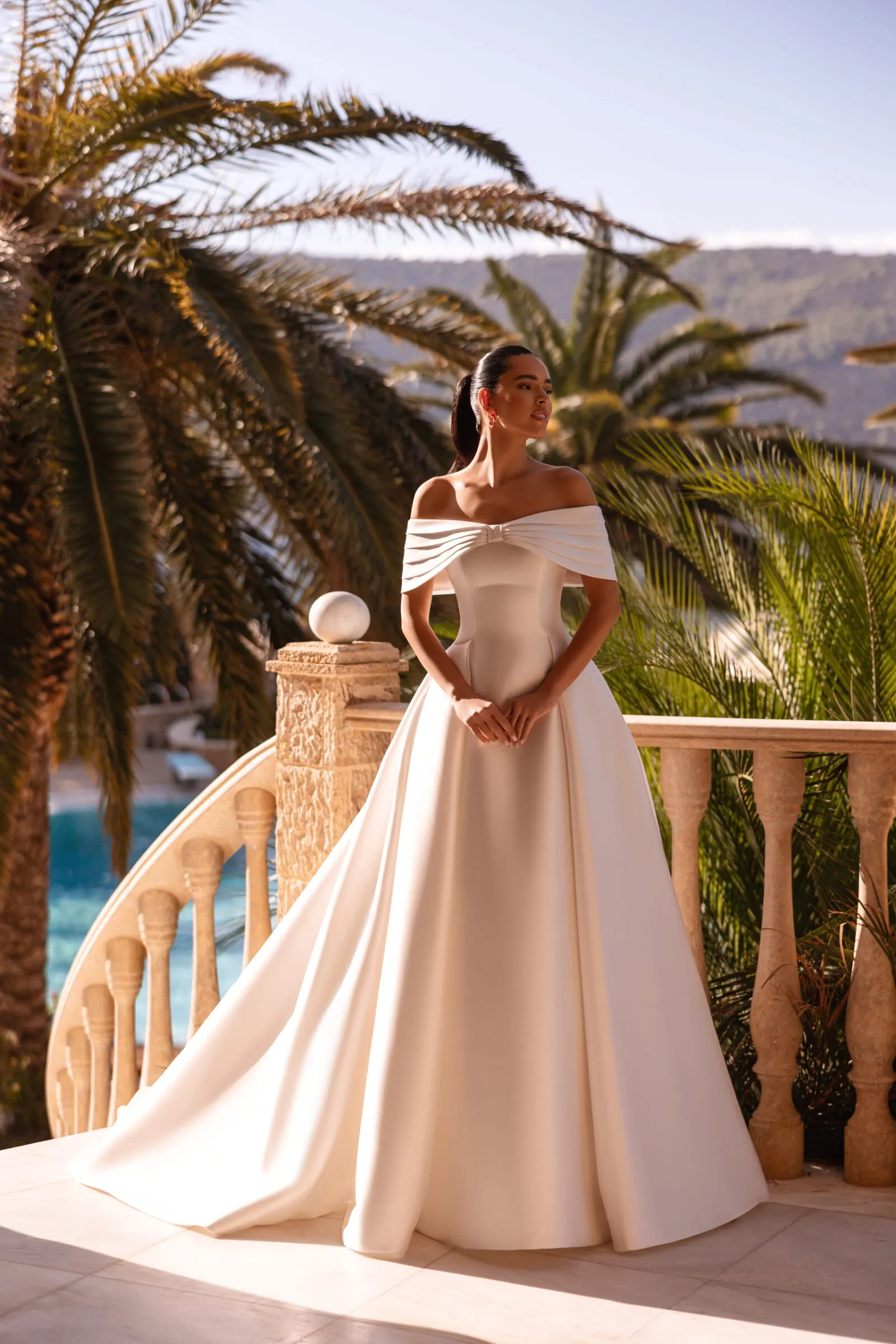 Brautkleid Clean Chic: Classic Simple Ball Gown Strapless Ivory Mikado Satin