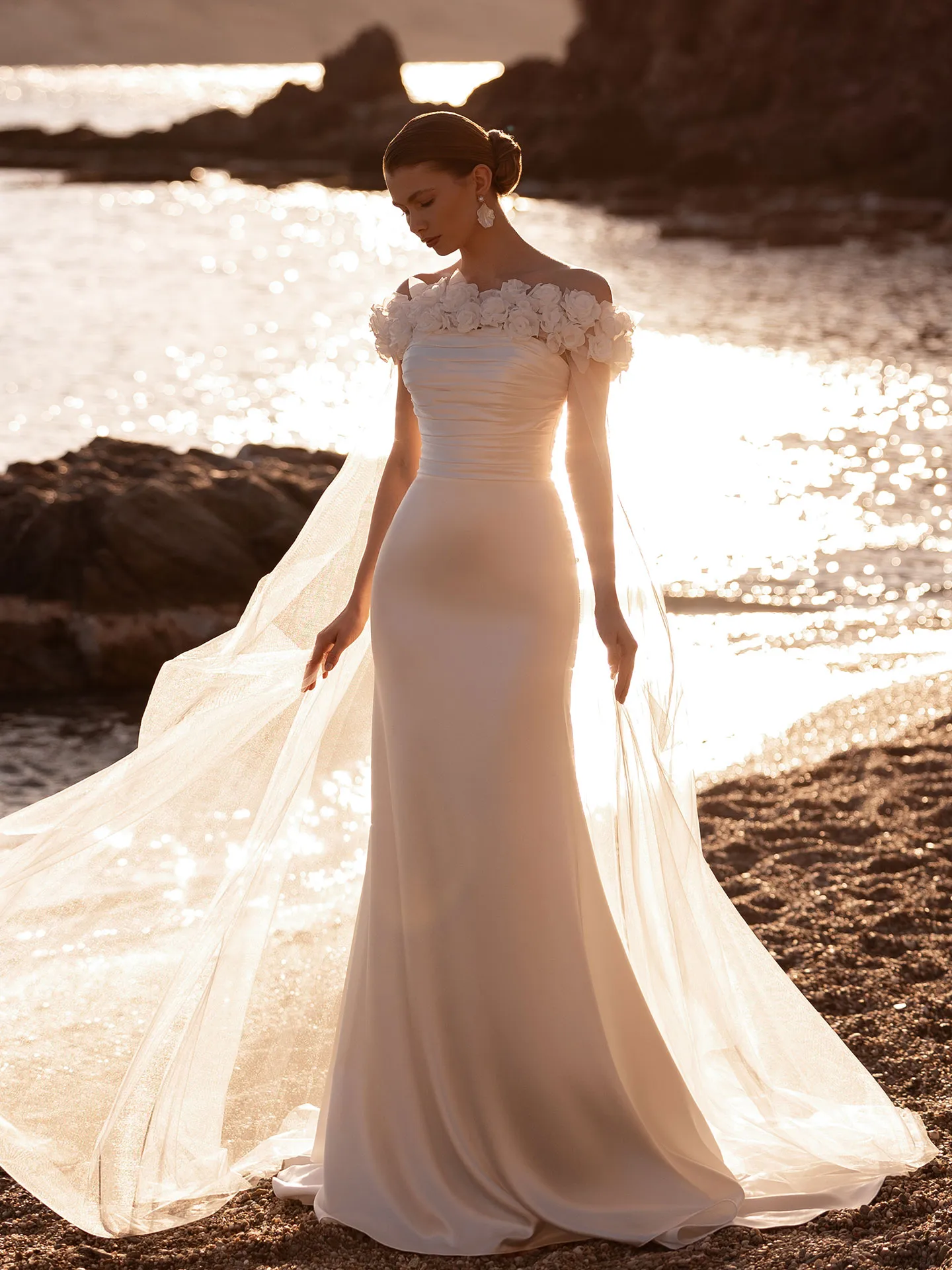 Brautkleid Clean Chic: Classic Simple Romantic Ivory Sheath Charmeuse Off The Shoulder