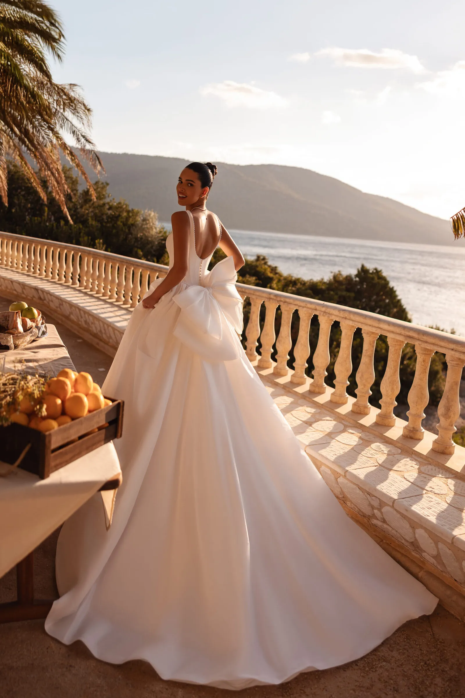 Brautkleid Clean Chic: Minimal Gowns Modern Ivory Necklines Square Straps Beading Taffeta