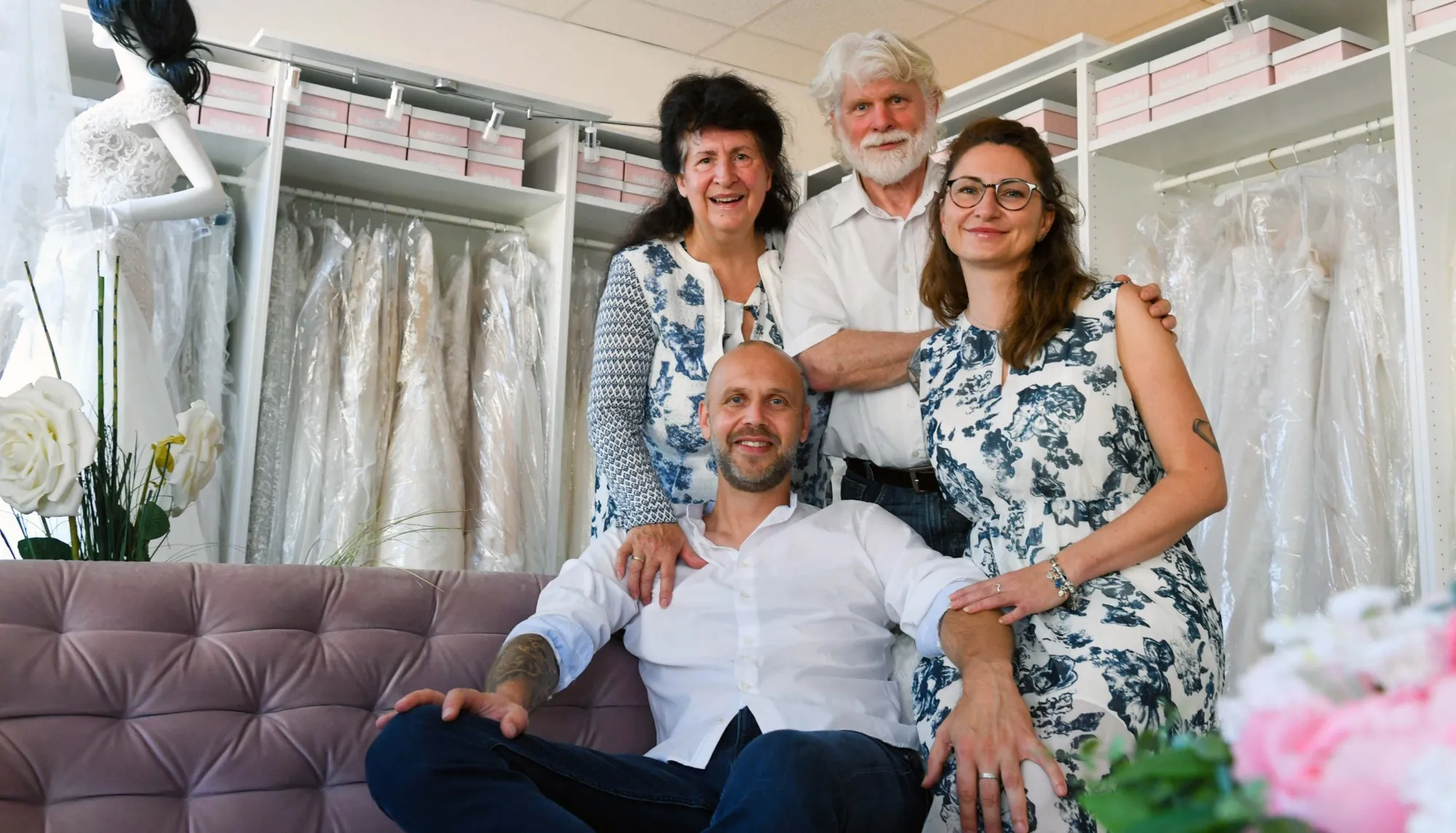 Das Team des Brautstudios im Laden