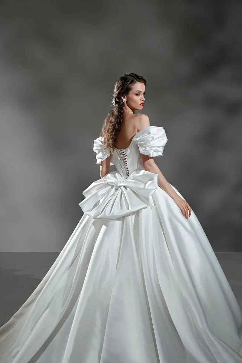 Brautkleid Luxusbraut: Ball Gown Princess Mikado Or Satin Ivory Basque Waist