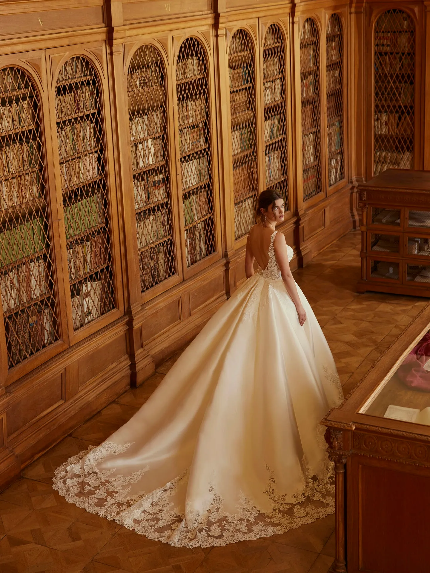 Brautkleid Luxusbraut: Bridaldress Ball Gown Lace, Mikado Ivory