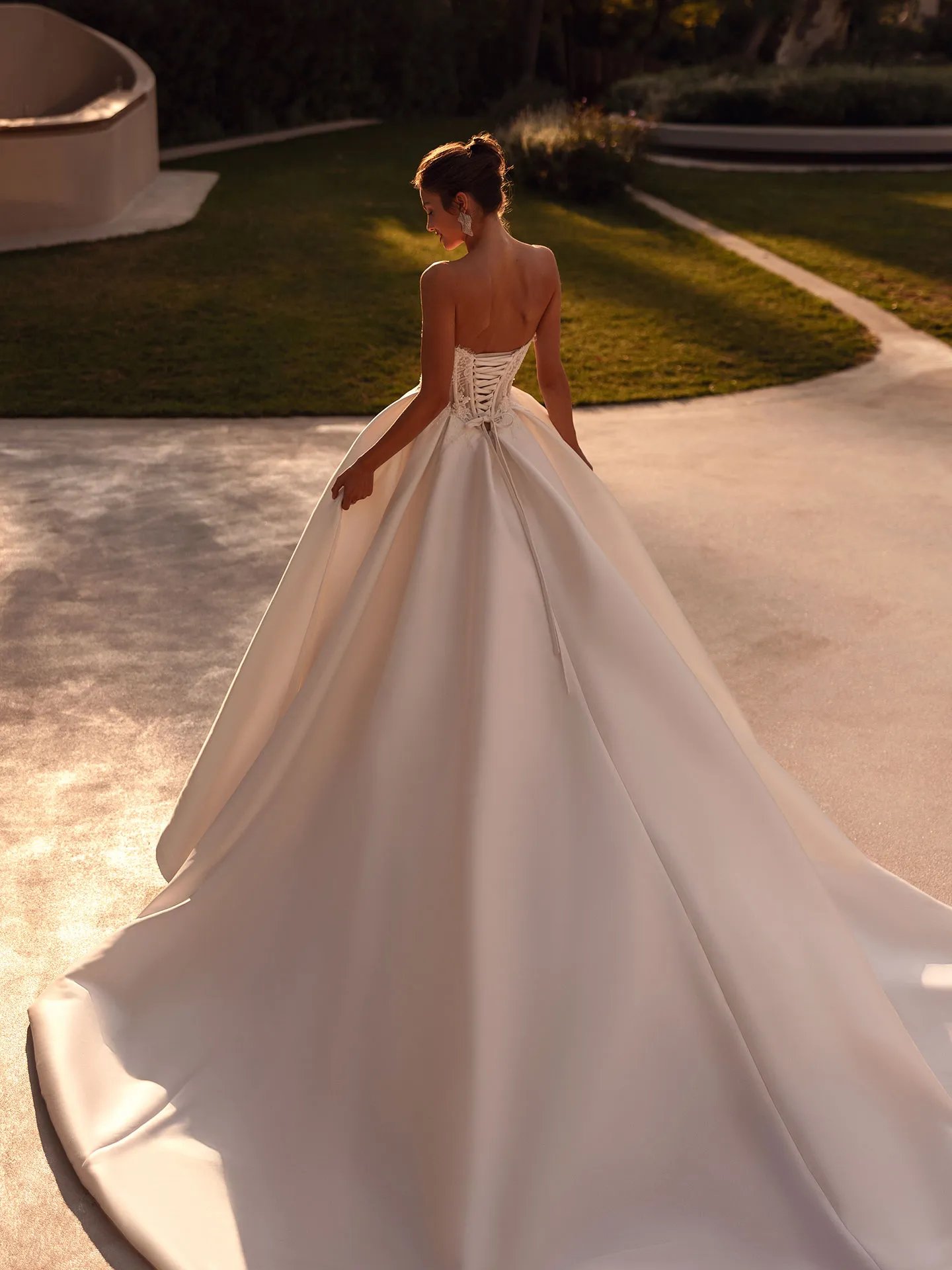 Brautkleid Luxusbraut: Bridaldress Glam Ball Gown Ivory Mikado Oder Satin Lace Schnürung