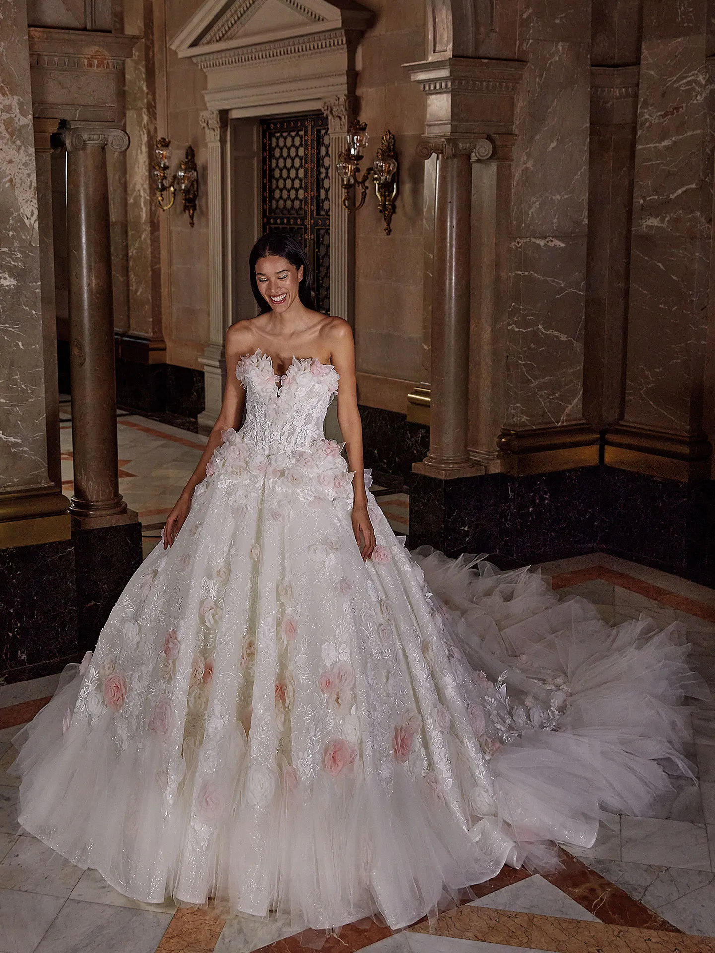 Brautkleid Luxusbraut: Bridaldress Princess Ball Gown 3 D Lace Sparkling Tulle