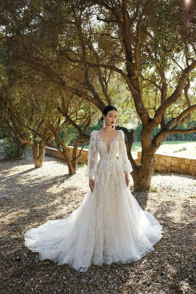 Brautkleid Luxusbraut: Romantic A Linie Long Sleeves Ivory Nude