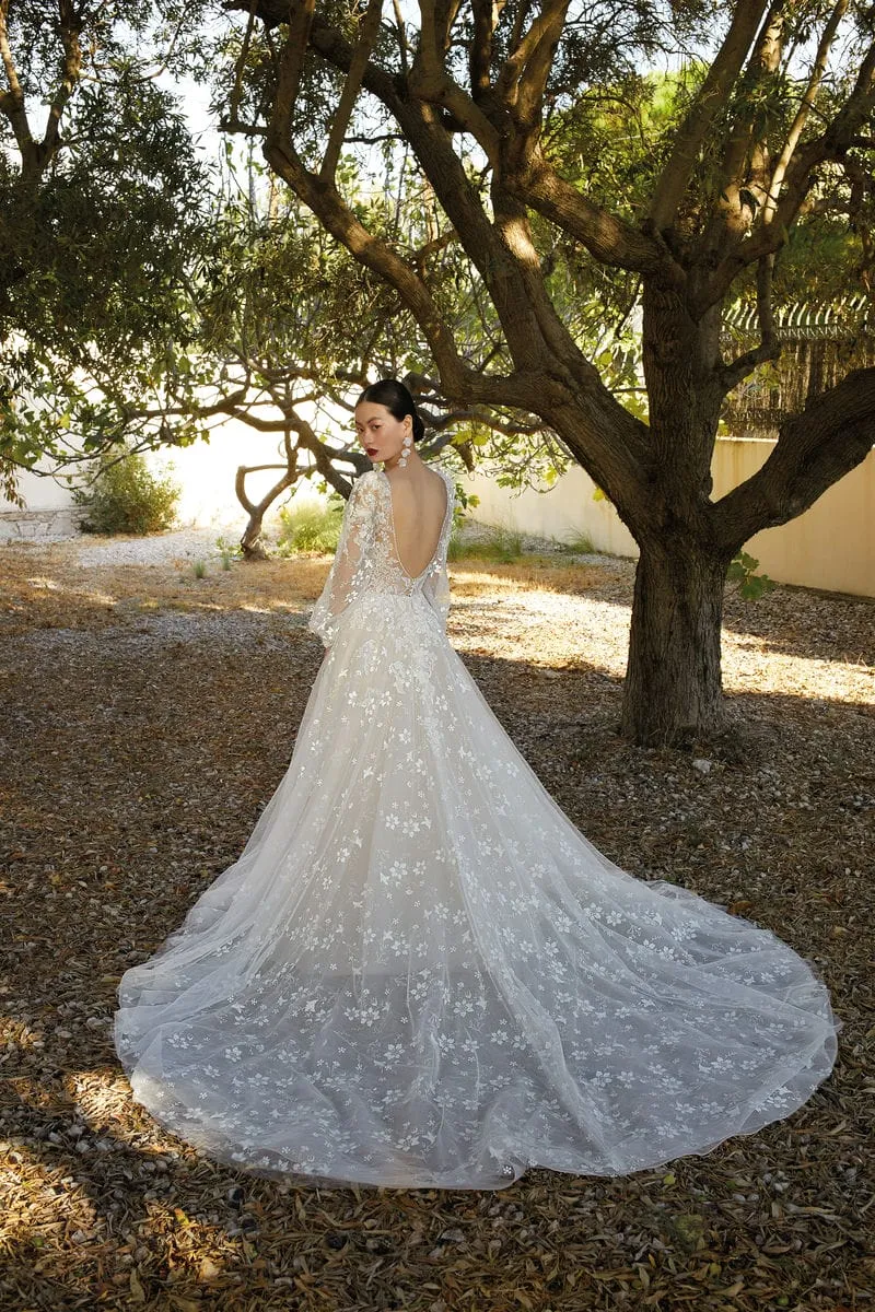 Brautkleid Luxusbraut: Romantic A Linie Long Sleeves Sparkle Tulle Back View