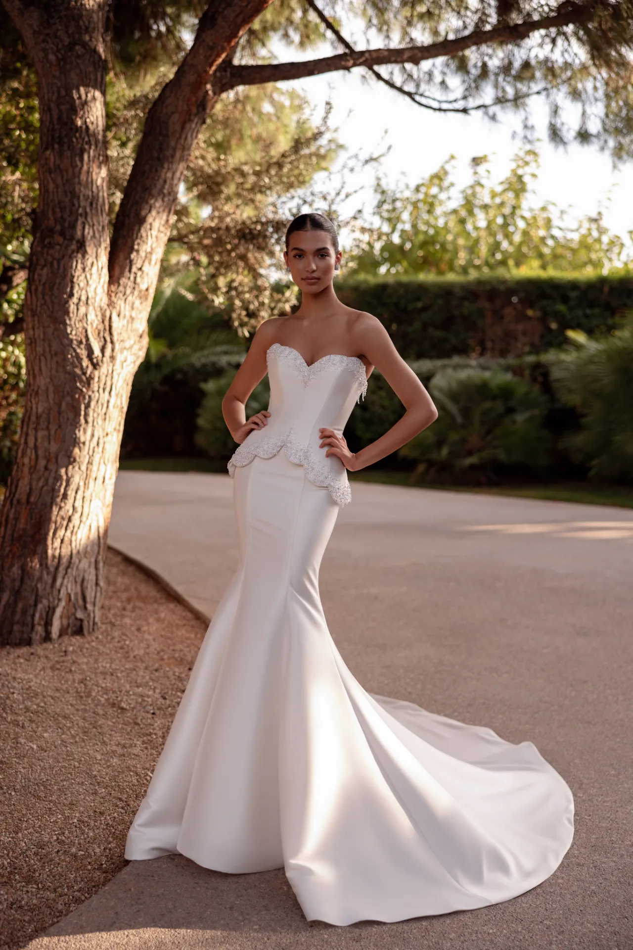 Brautkleid Mix and Match: Classic Simple Glam Flared Beading Mikado Strapless
