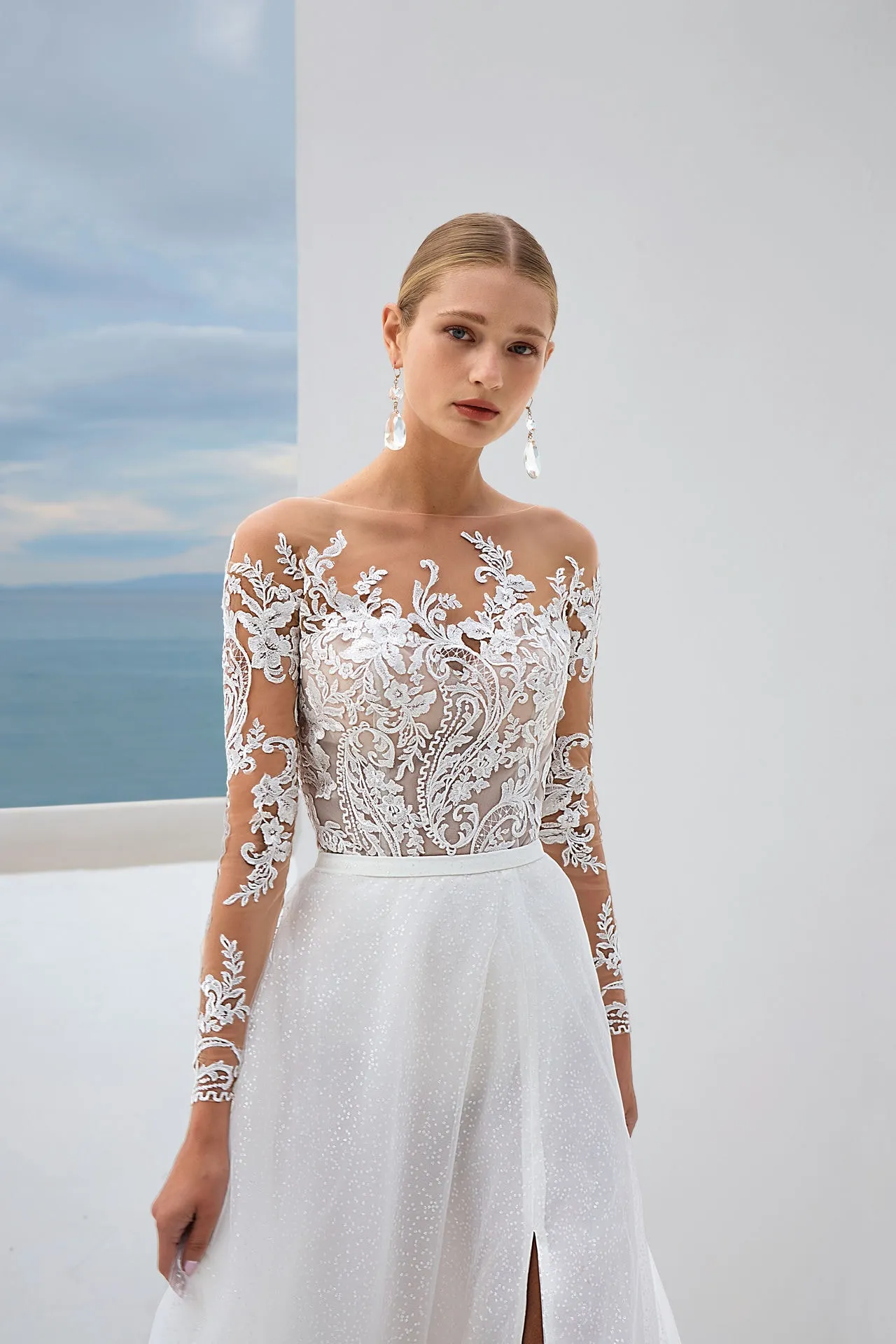 Brautkleid Mix and Match: Romantic Body And Skirt Illusion Long Sleeves Embroidered Lace Sparkling Tulle