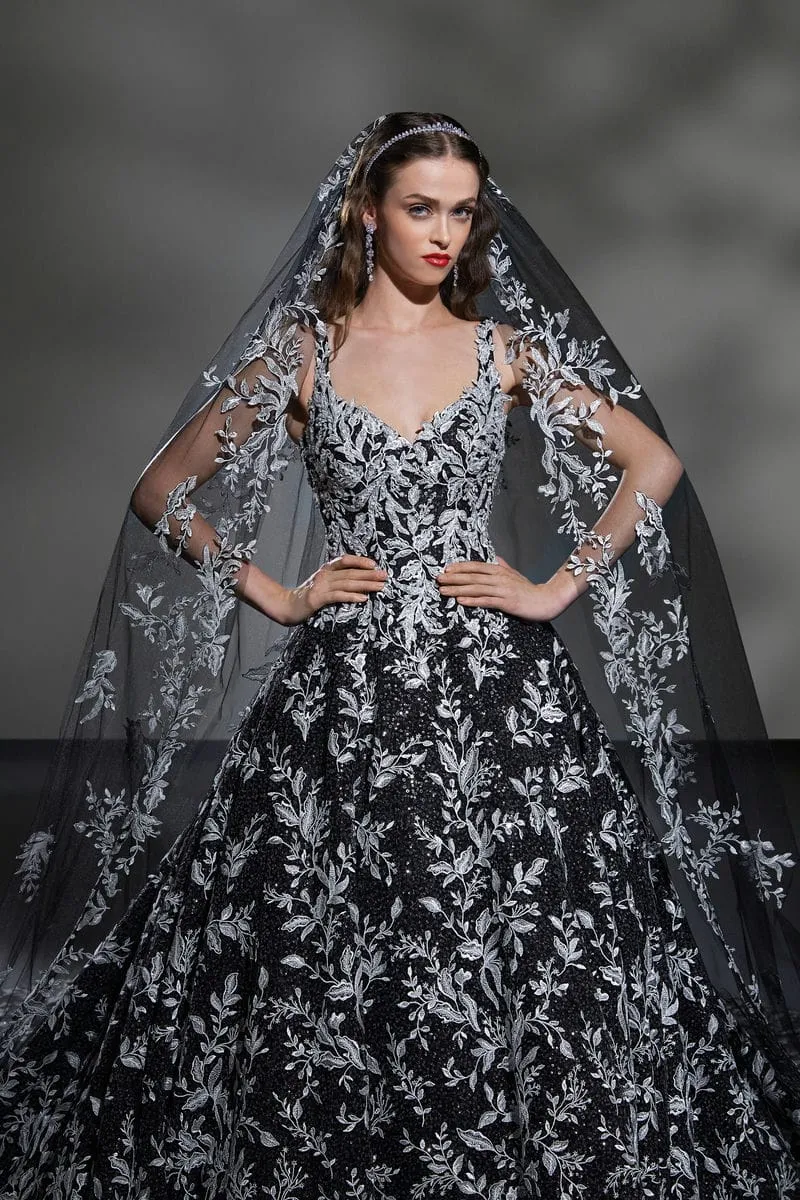 Schwarzes Brautkleid: Ballgown Princess Black Lace Sparkle Tulle Mit Schleier