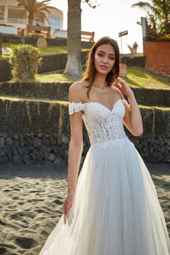 Diane Legrand 2021 Hochzeitskleid 7743 96A5343 Brautmode Nauheim