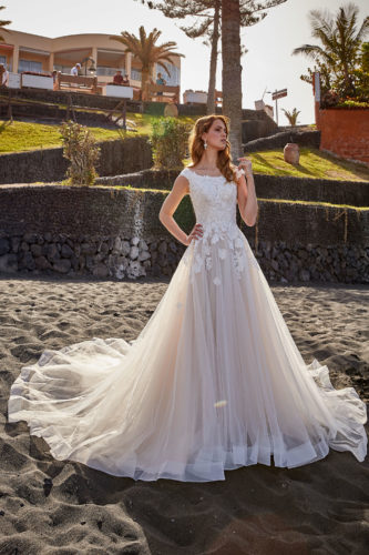 Diane Legrand 2021 Hochzeitskleid 7744 96A5434 Brautmode Nauheim